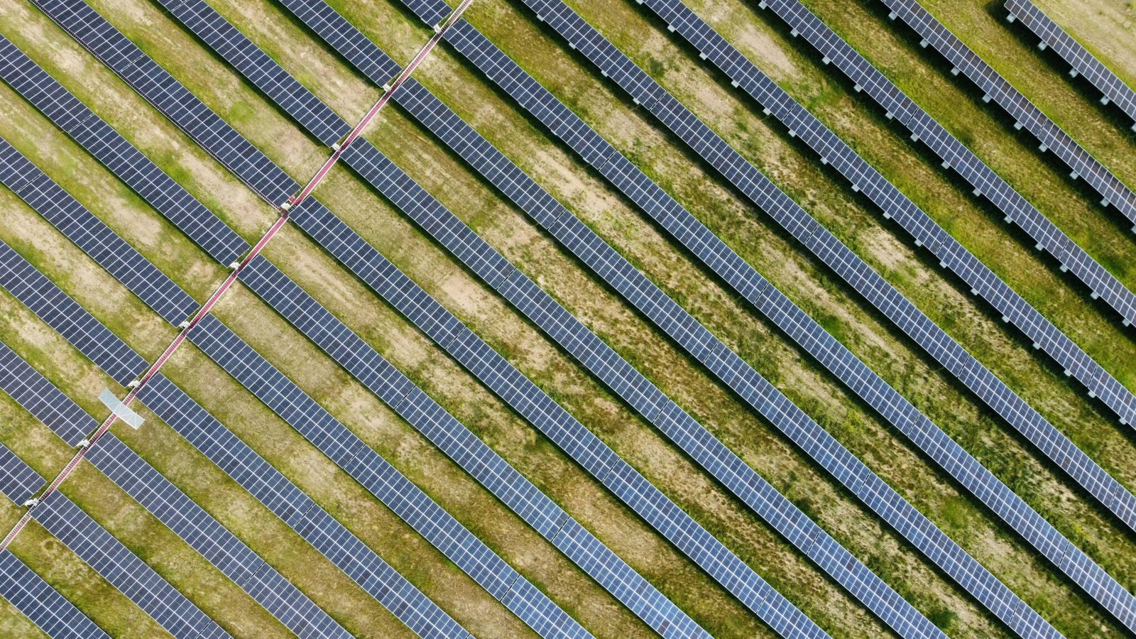 Meta solar data centers powering AI infrastructure with 3GW renewable energy capacity